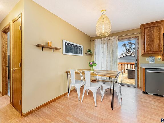 4th image of 205 E Patrician Dr