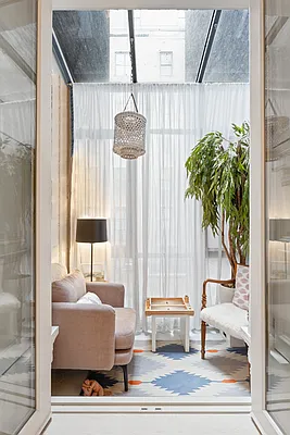 Sold by Compass | media 21