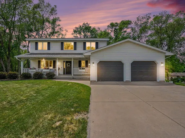 685 Flora Sq, Prescott, WI 54021