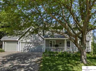 1228 N 160th Avenue Cir, Omaha, NE 68118