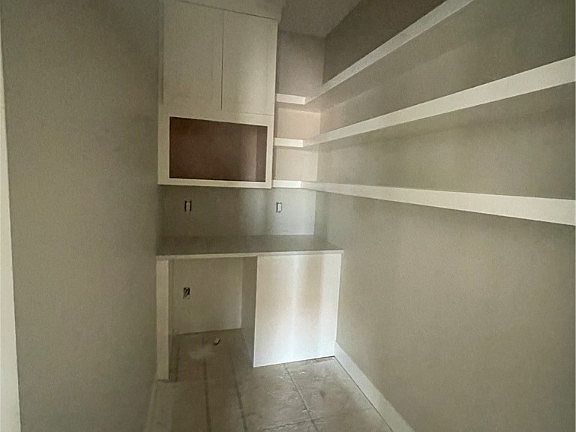 4th image of 327 Chestnut St