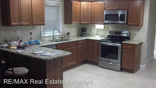 2nd image of 1009 E 10th St