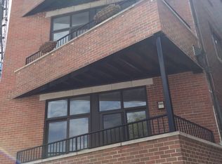2438 N Clybourn Ave #1, Chicago, IL 60618
