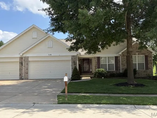 226 Charging Bear Dr, Wentzville, MO 63385