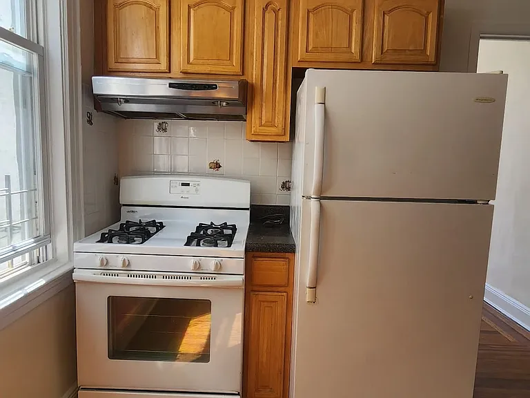 37-28 63rd St #2R — Photo 3