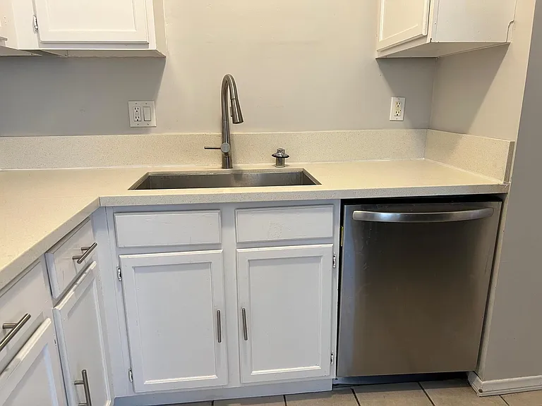 1500 N Buena Vista St #B — Photo 22