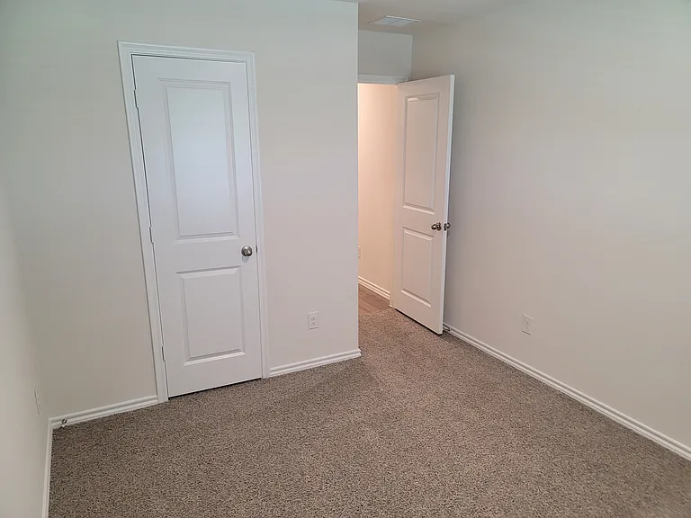 1216 Riverbrook Ln — Photo 8