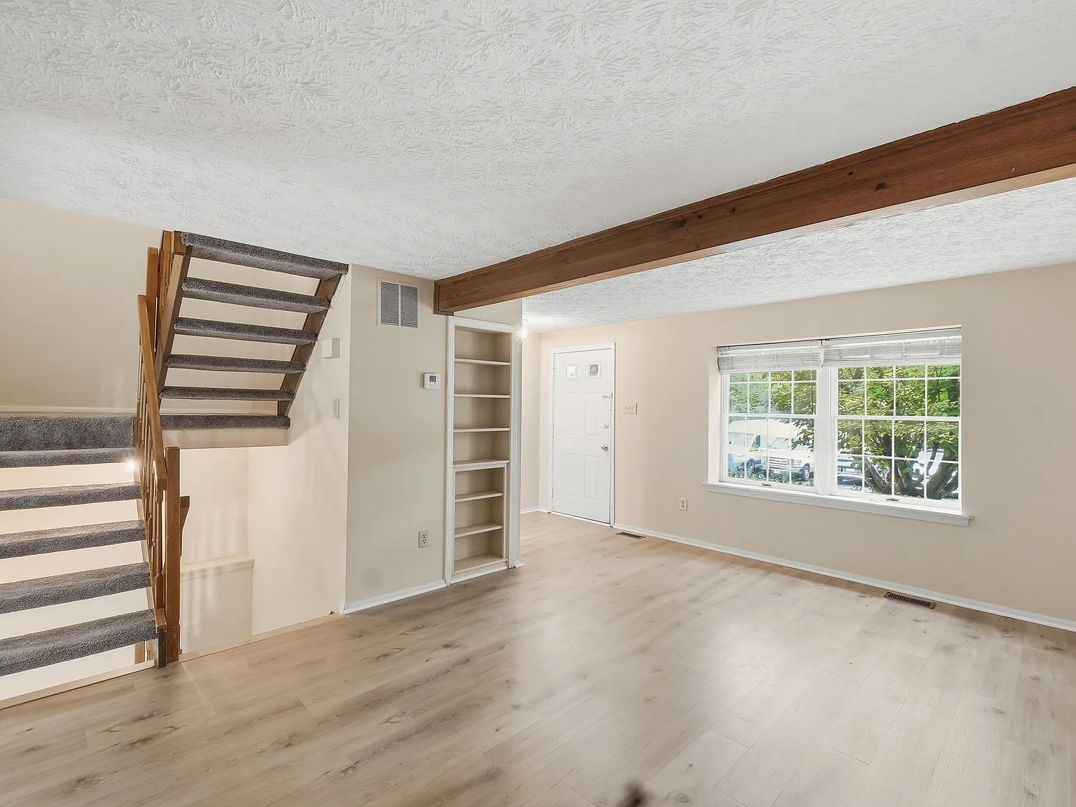 3 bed, 1820 sqft, $2,799 — Photo 3
