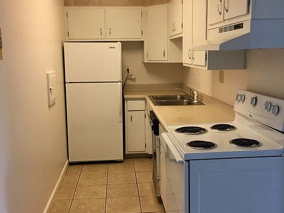5th image of 2939 Marine St APT 302