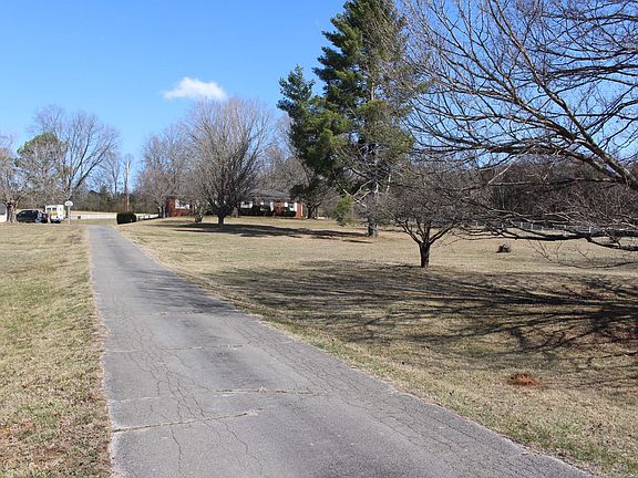 5th image of 2108 Powell Ln