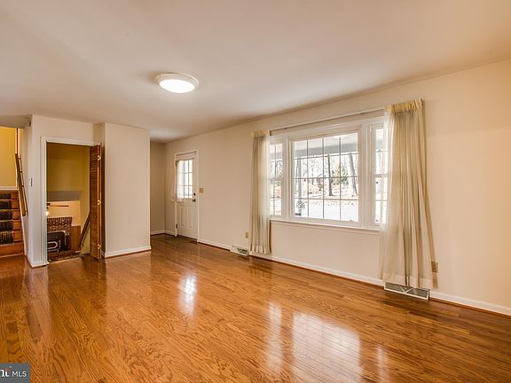 4th image of 12 Eagle Ct