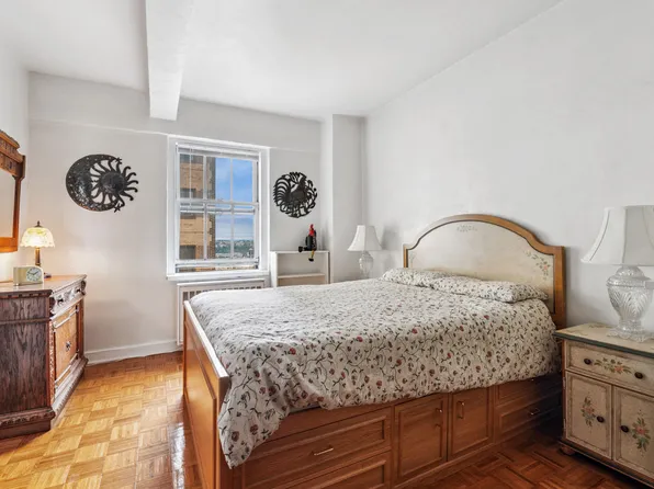 2166 Broadway image 7 of 10