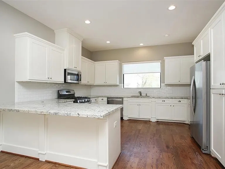 2529 Calumet St — Photo 29