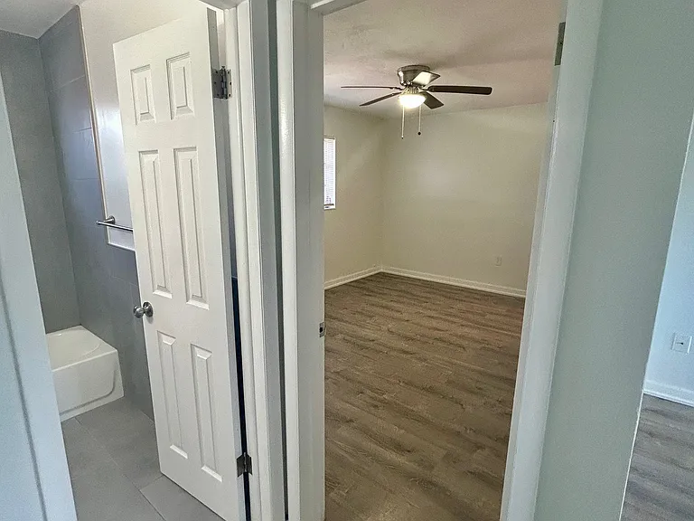7624 Pembroke Rd — Photo 4