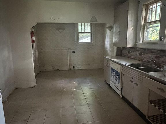 4th image of 2713 Spring Hollow Ave NW