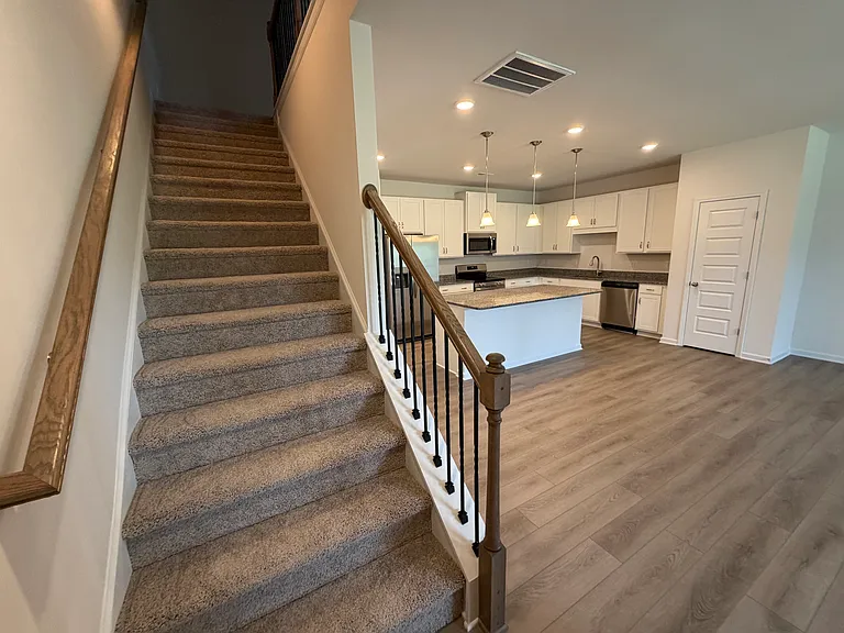4913 Dresden Loop — Photo 12