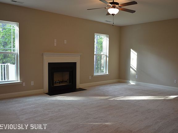 3rd image of 1426 Bershire Ln