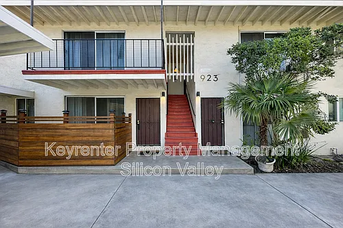 923 Ravenscourt Ave #1 Photo 1