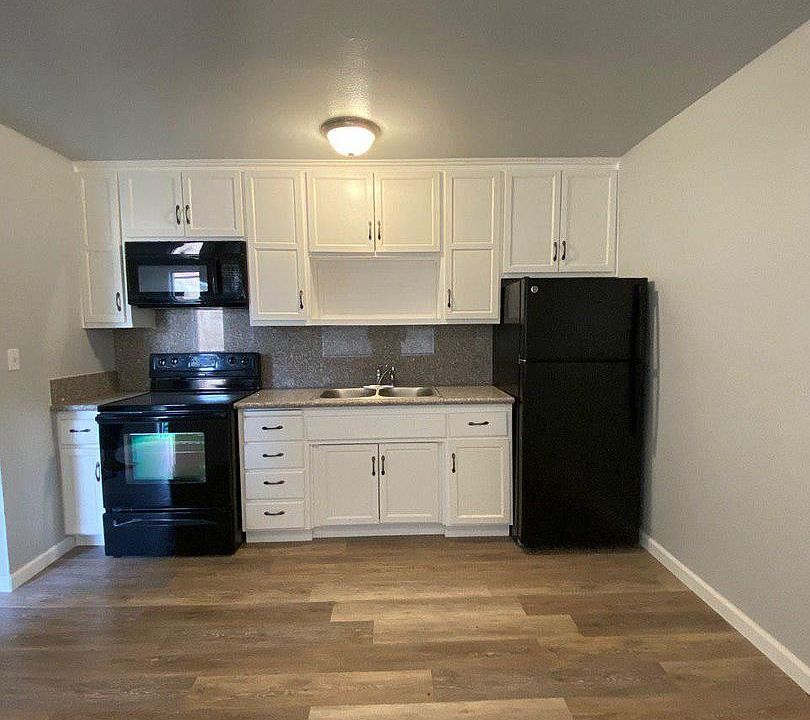 1st image of 1484 N Cedar Ave #16