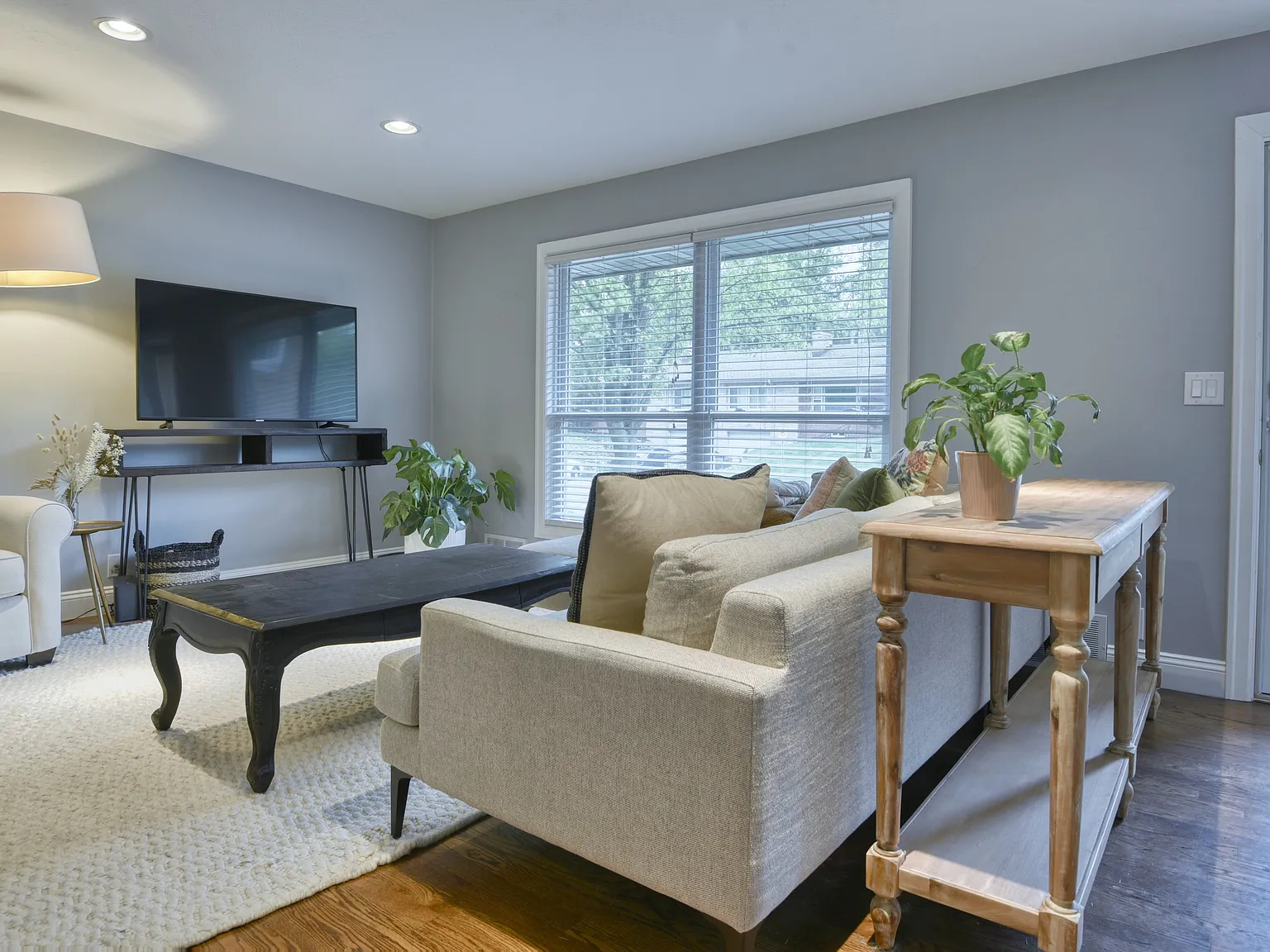 3 bed, 1600 sqft, $2,150 — Photo 2