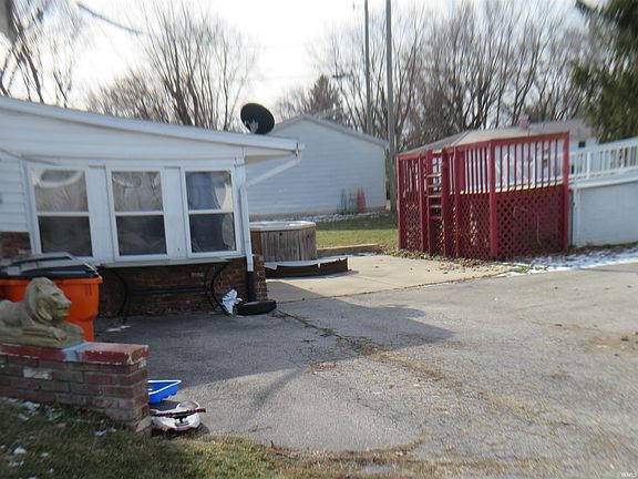 5th image of 460 S Elm St