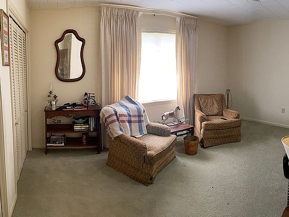 2nd image of 614 Parkway Dr