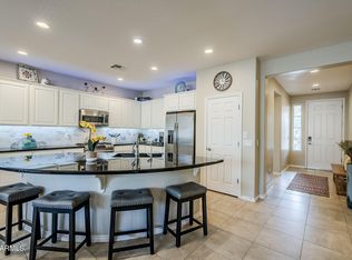 72 E Camellia Way, San Tan Valley, AZ 85140