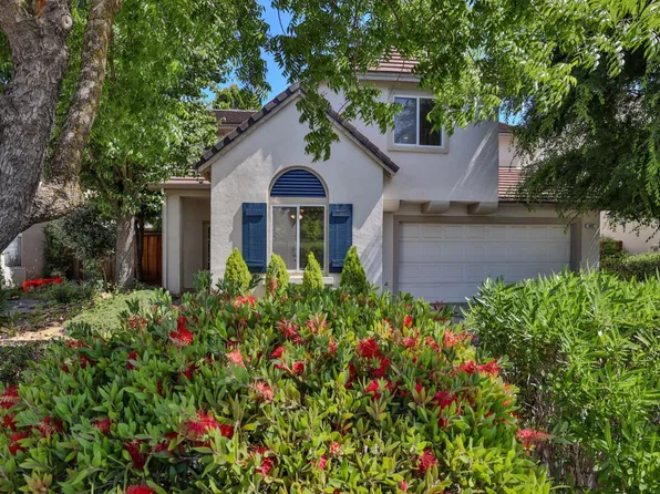 465 Mantelli Dr, Gilroy, CA 95020