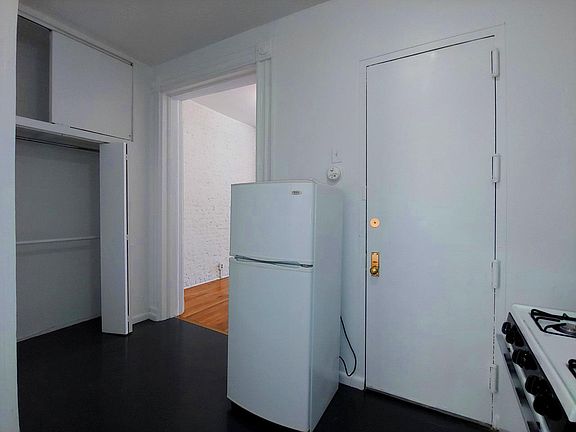 3rd image of 359 Pleasant Ave APT 2