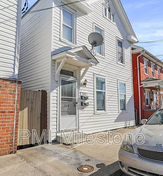 721 2nd St #A — Photo 3
