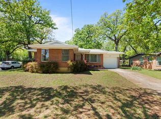 1330 S Pecan St, Arlington, TX 76010