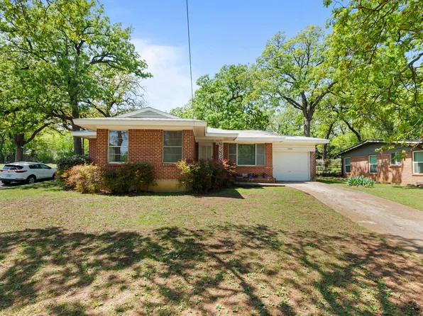 1330 S Pecan St, Arlington, TX 76010