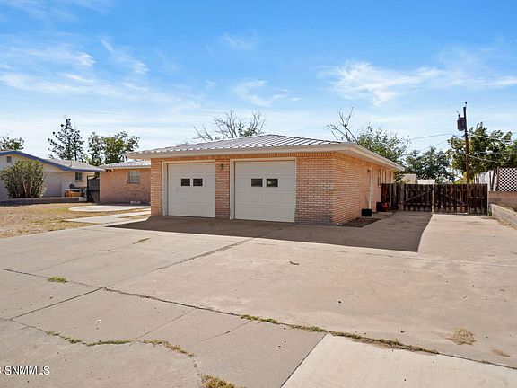 3rd image of 2060 Thomas Dr