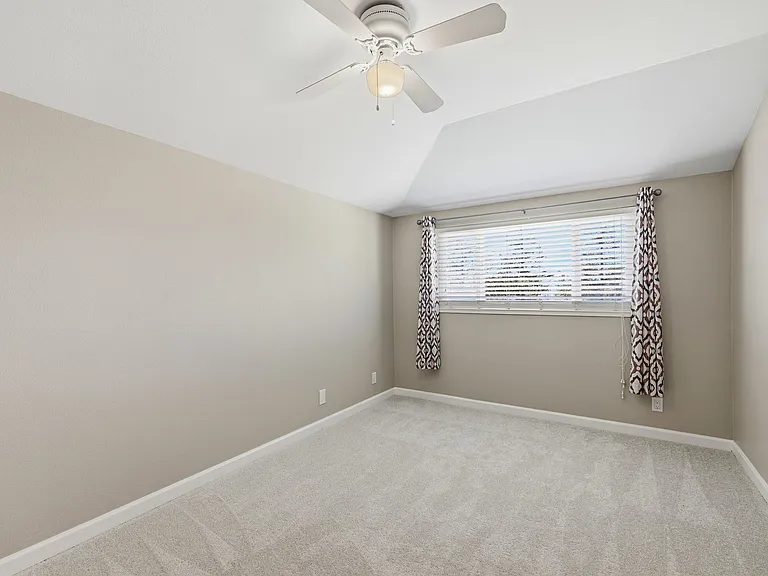 181 Piazza Way — Photo 34