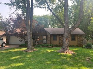 3830 S Queens Ct, Springfield, MO 65807