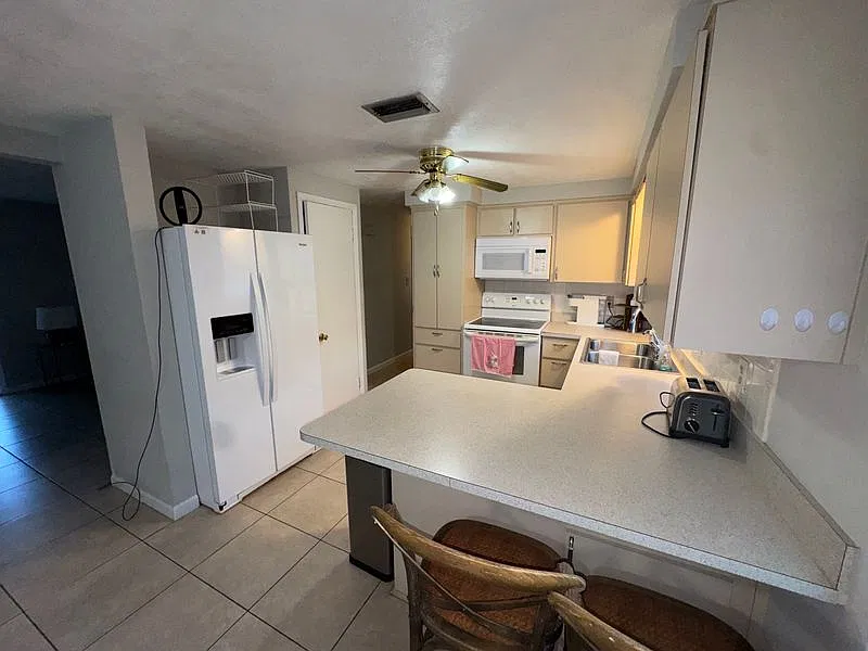 Charming 3 bedroom 2 bath with in law suite — Photo 3