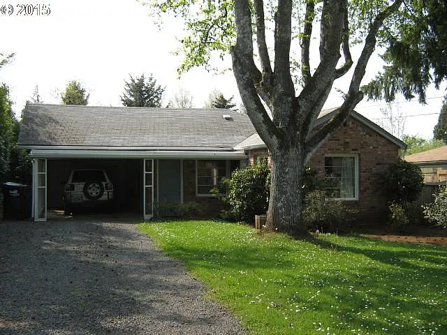 2870 Friendly St photo 1