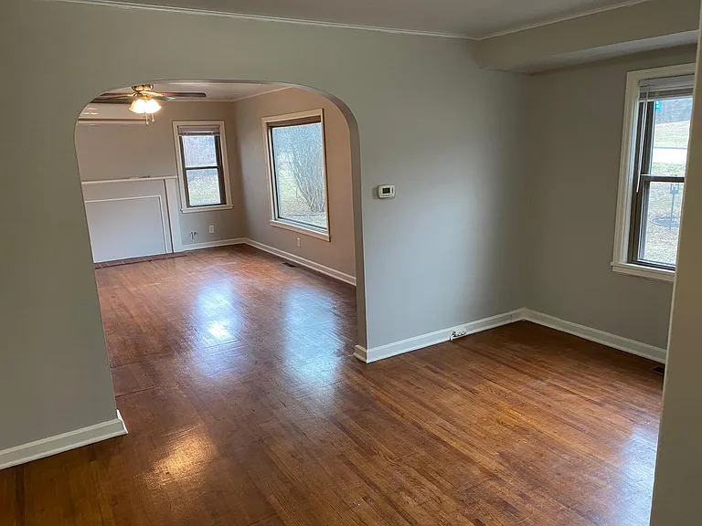 901 W University St — Photo 5