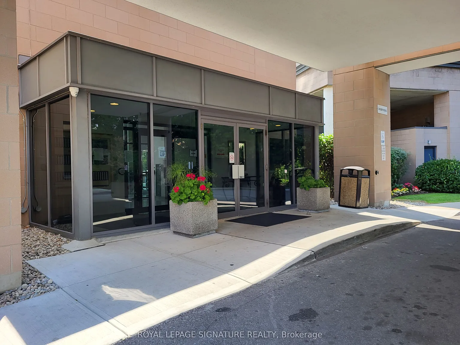 River Ridge — Photo 2