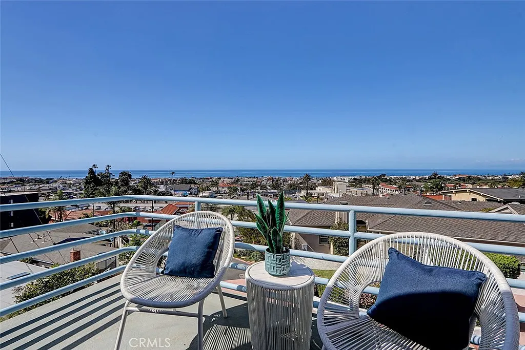 Photo 2 of 48 - 867 Aubrey Ct #2 - Hermosa Beach, CA Building Photo - 867 Aubrey Ct #2