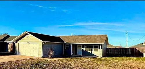 606 Hampton Dr Photo 1