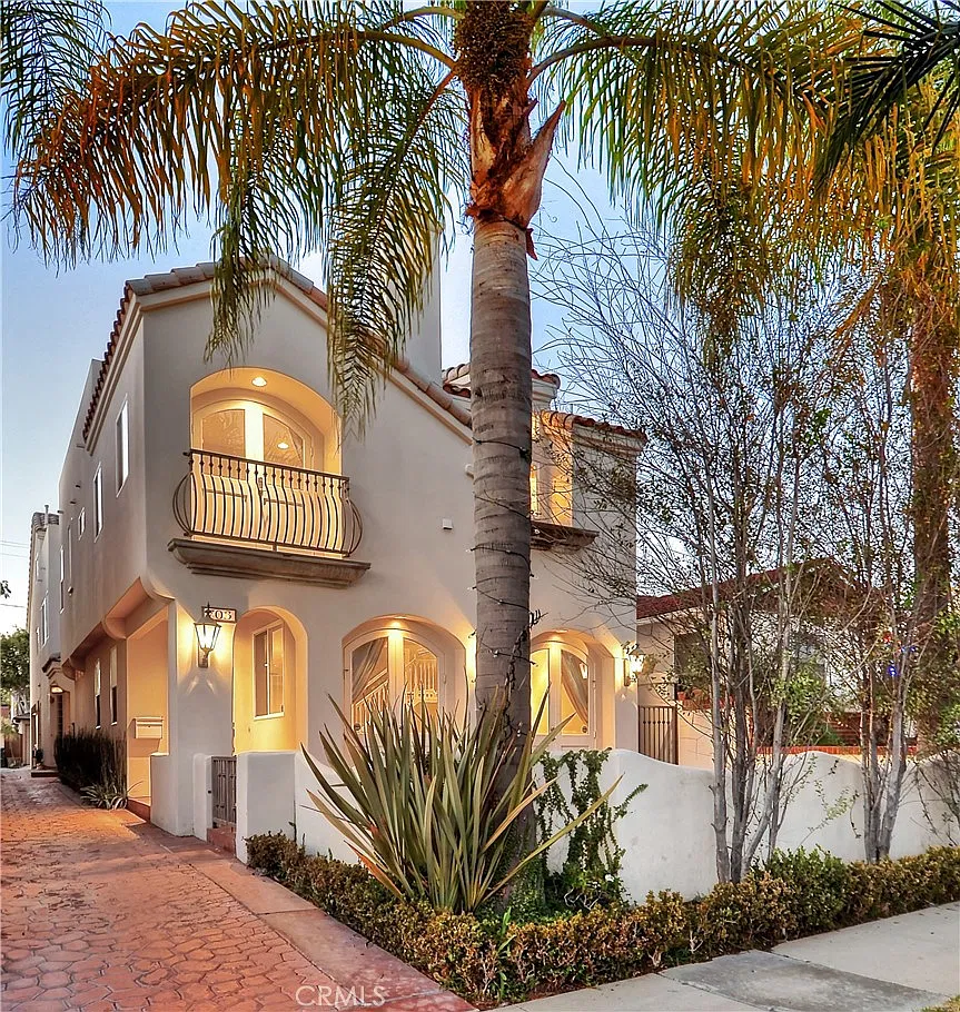3 bed, 2.5 bath, 1917 sqft, $7,800 — Photo 1