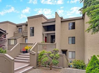 6532 Park Point Ln NE, Seattle, WA 98115