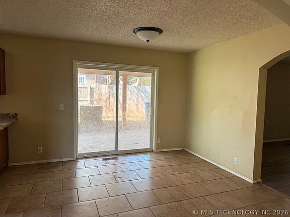 5th image of 9226 S Fulton Ave