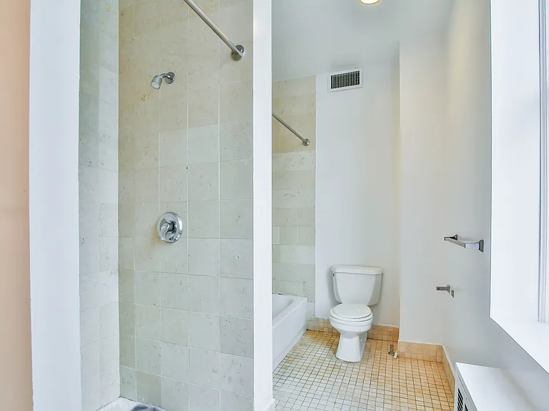 135 William St #13A — Photo 9