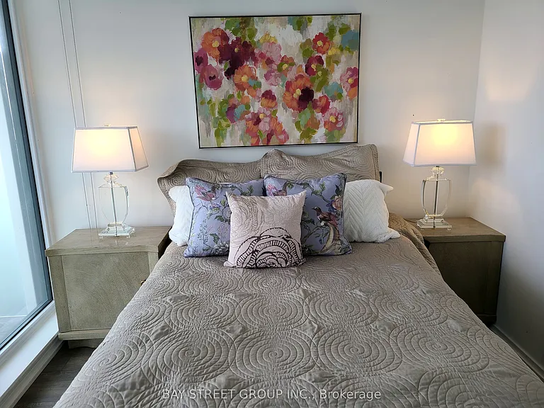 197 Yonge St #5709 — Photo 7