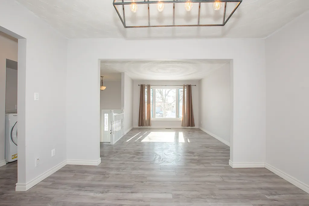 27 Rollins Drive - 1 — Photo 2