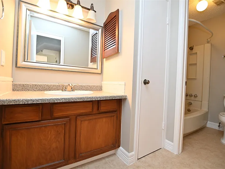 8455 Sands Point Dr — Photo 10