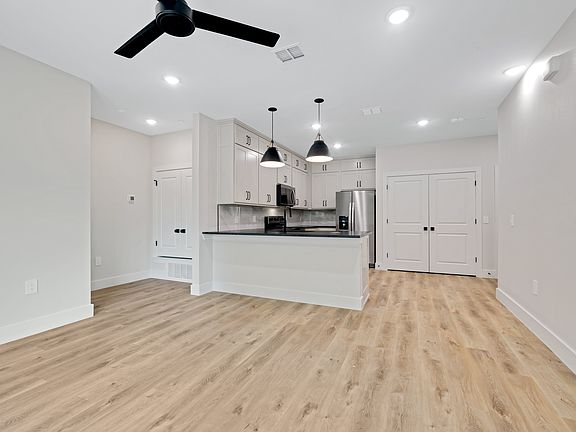 2nd image of 408 Foch St #203