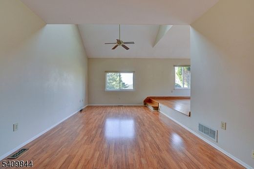 5th image of 4 Hawthorne Pl #4